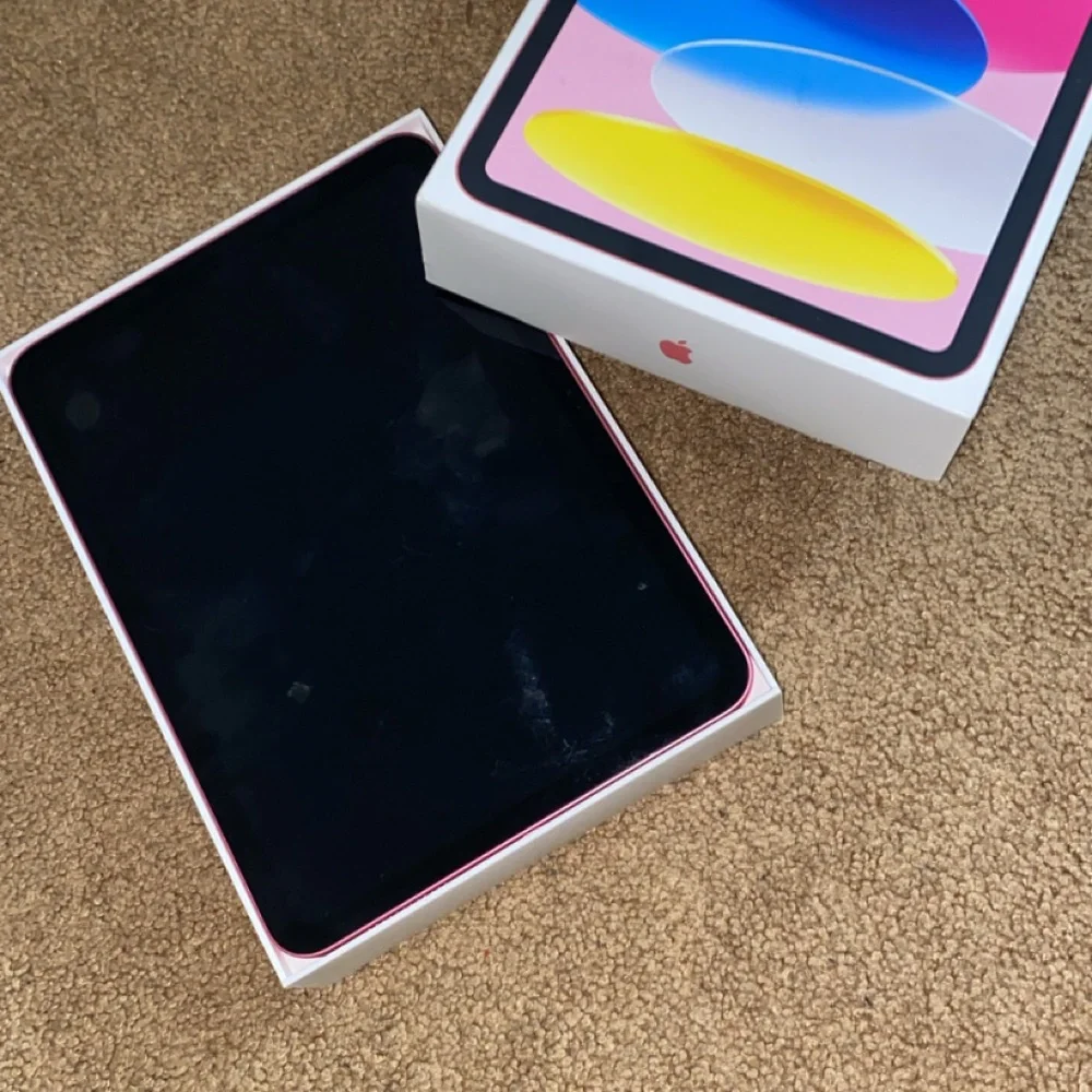 Apple iPad Which Includes box and Charger